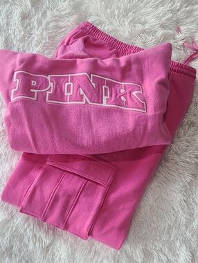 PINK Victoria's Secret Hot Pink Fleece Jogger SET